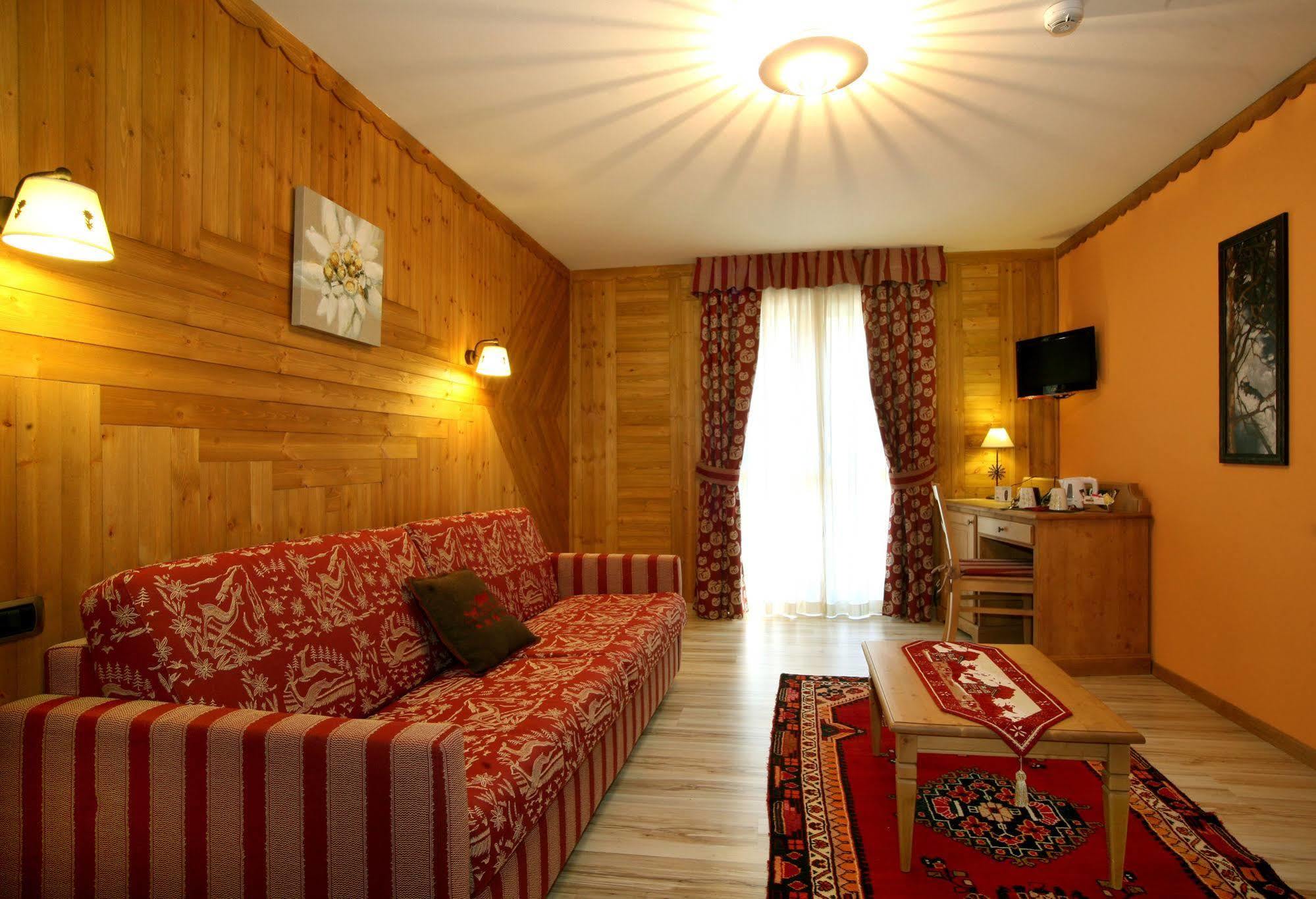 Hotel Boton D'Or & Wellness A Ла Туил Екстериор снимка